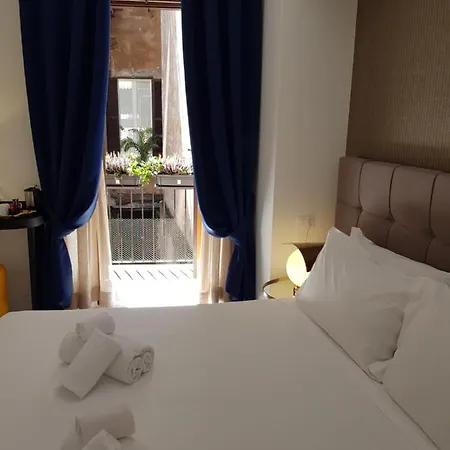 Little Queen Pantheon Affittacamere 4*