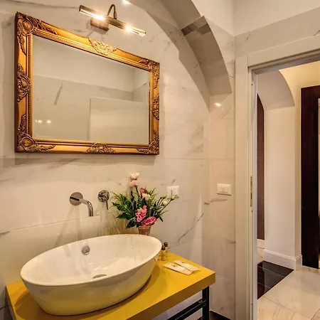 Little Queen Pantheon 4* Roma