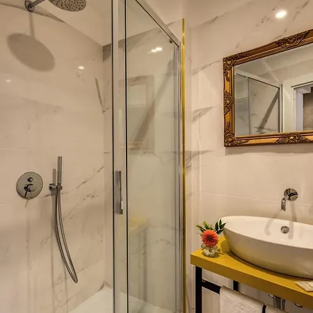 Little Queen Pantheon Roma