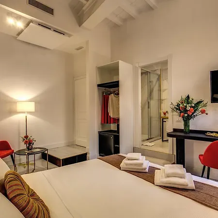 Little Queen Pantheon 4* Roma