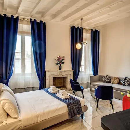 Little Queen Pantheon Affittacamere 4*