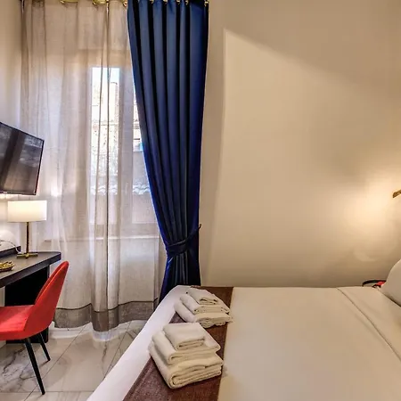 Little Queen Pantheon Affittacamere 4*